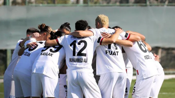 Adana Demirspor – Vanspor Maçı Saat Kaçta? Hangi Kanalda?